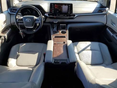 Used 2022 Toyota Sienna XLE w/ XLE Plus Package image 8