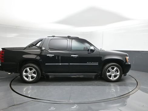Used 2013 Chevrolet Avalanche LTZ image 26
