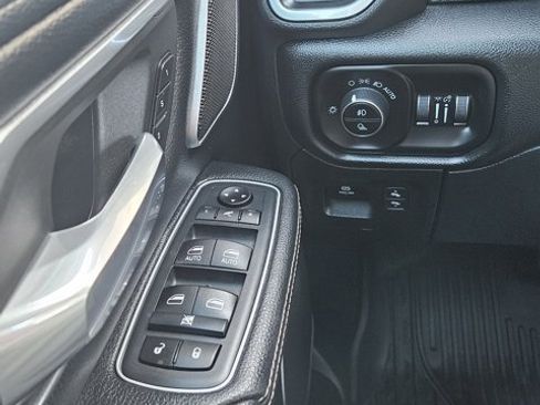 Used 2020 RAM 1500 Laramie image 24