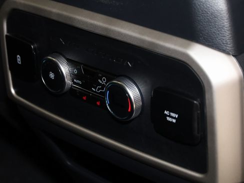 Used 2024 Ford Expedition Limited image 16