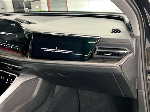 Certified 2025 Audi Q5 Prestige image 18