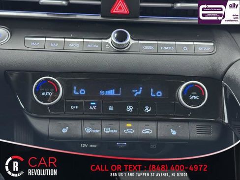 Used 2024 Hyundai Elantra Limited image 33