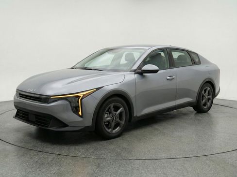 Used 2025 Kia K4 LXS image 3