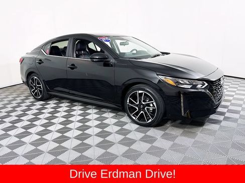 Used 2025 Nissan Sentra SR w/ SR Premium Package FWD image 1