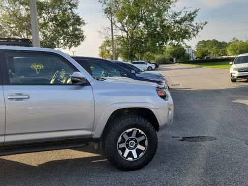 Used 2020 Toyota 4Runner TRD Off-Road Premium w/ Moonroof Package AWD/4WD image 10