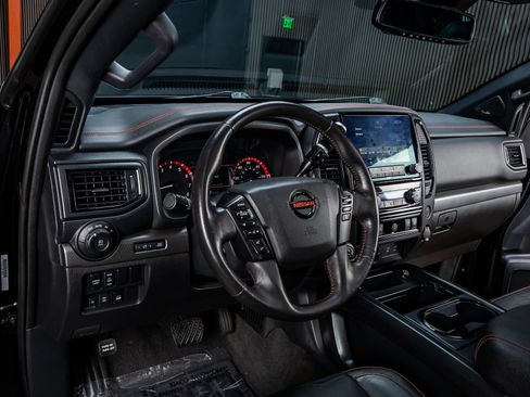 Used 2021 Nissan Titan PRO-4X w/ Pro-4x Convenience Package AWD/4WD image 15