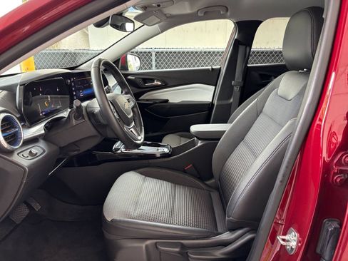 Used 2025 Chevrolet Trax LT w/ LT Convenience Package FWD image 27