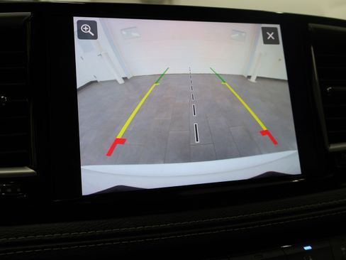 Used 2024 Chrysler Pacifica Limited FWD image 21