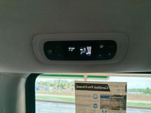 Used 2023 Chrysler Pacifica Touring-L FWD image 15