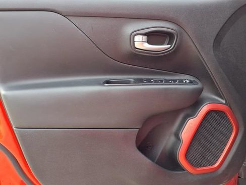 Used 2016 Jeep Renegade Trailhawk AWD/4WD image 13