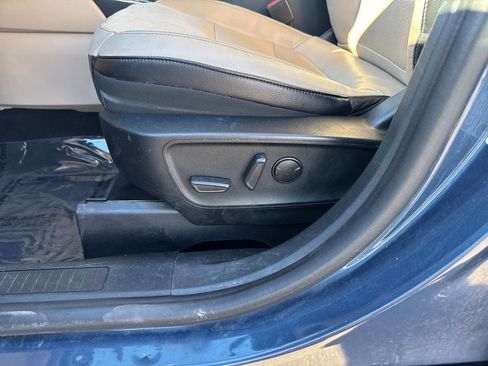 Used 2020 Ford Escape Titanium image 32