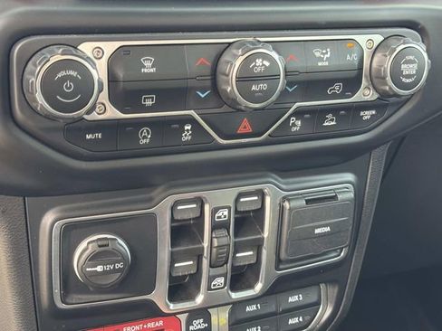 Used 2023 Jeep Gladiator Rubicon w/ LED Lighting Group AWD/4WD image 28