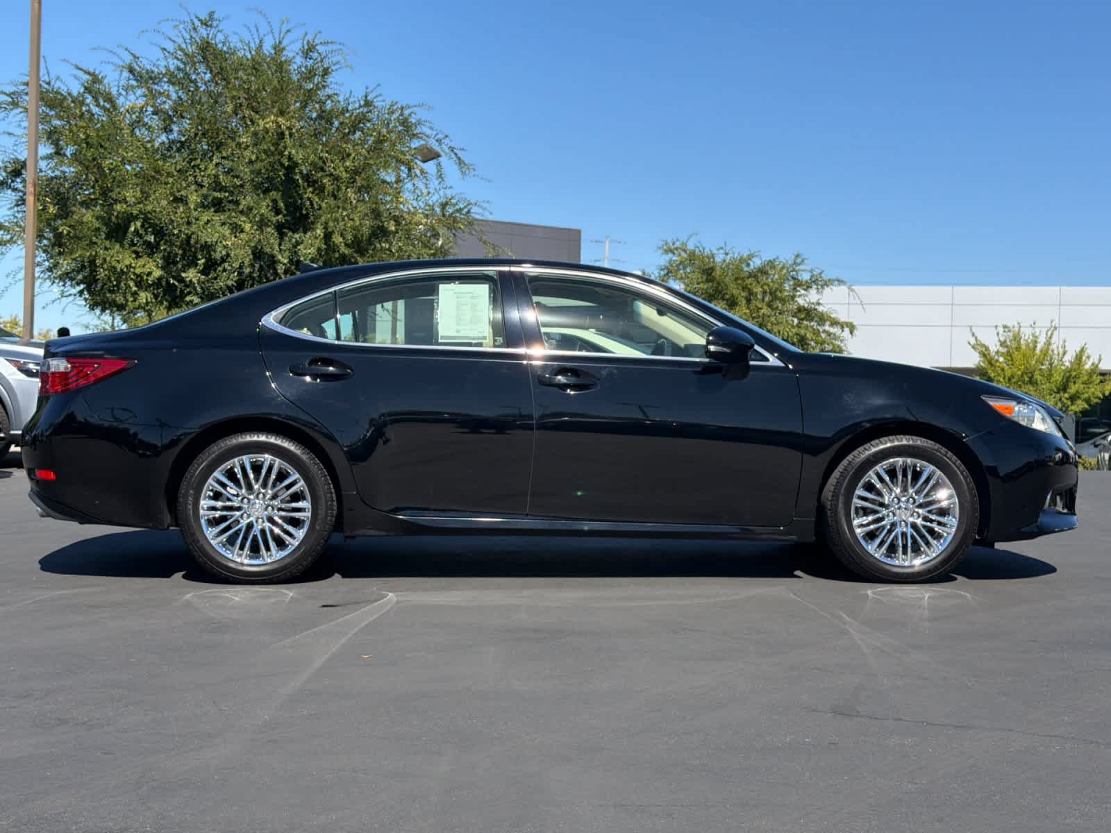 Used 2015 Lexus ES 350 w/ Luxury Package FWD image 6