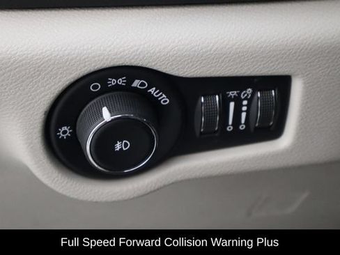 Used 2019 Chrysler Pacifica Touring-L Plus w/ Advanced Safetytec Group FWD image 24