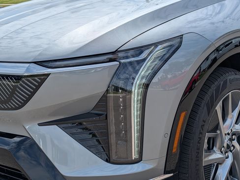 New 2026 Cadillac Optiq Luxury 1 w/ LPO, Floor Liner Package AWD/4WD image 8