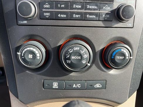 Used 2008 Kia Rondo EX w/ Premium Pkg image 19