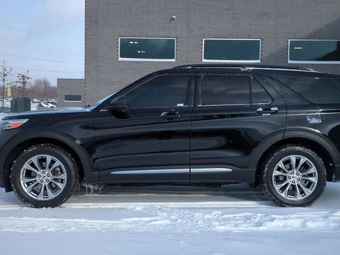 Certified 2021 Ford Explorer XLT w/ Equipment Group 202A image 3