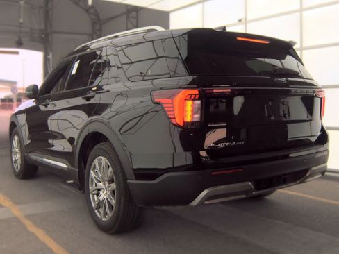 Used 2025 Ford Explorer Platinum AWD/4WD image 3