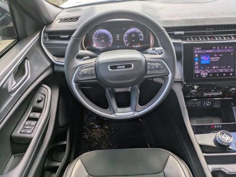 New 2025 Jeep Grand Cherokee Altitude image 14