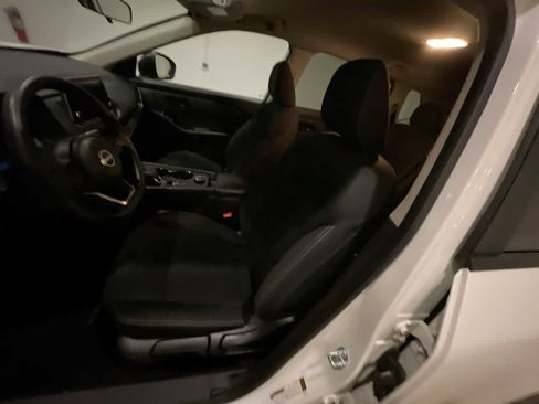 Used 2024 Nissan Rogue S image 11