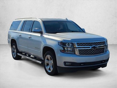Used 2017 Chevrolet Suburban LT w/ LT Signature Package image 3