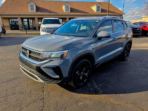 Used 2022 Volkswagen Taos SE image 5