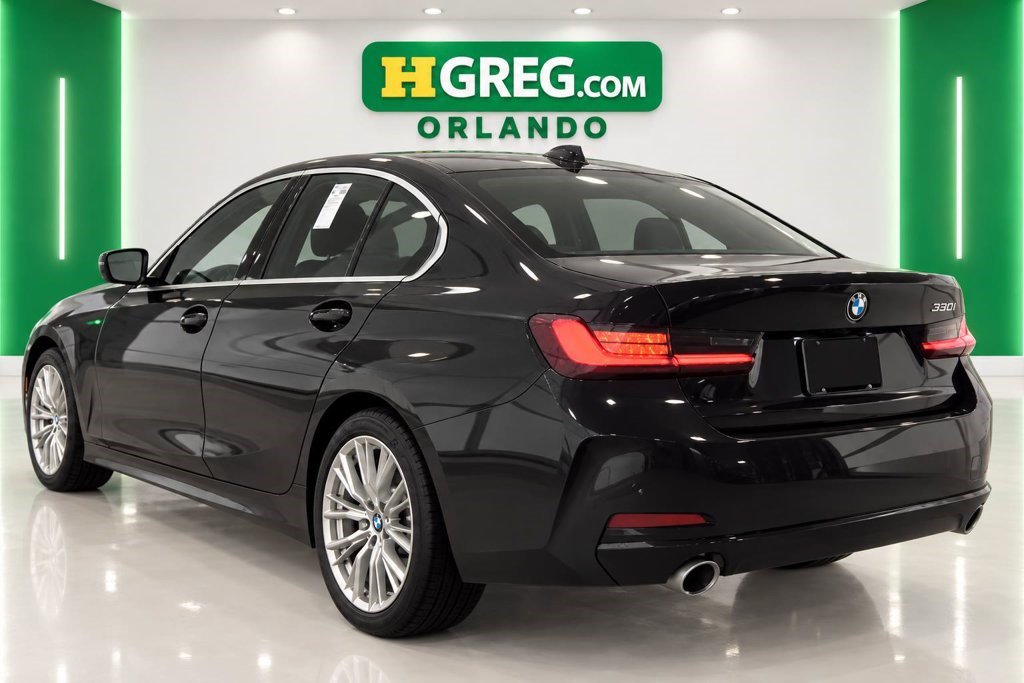 Used 2024 BMW 330i Sedan w/ Convenience Package RWD image 17