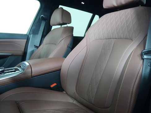 New 2026 BMW X7 M60i image 11