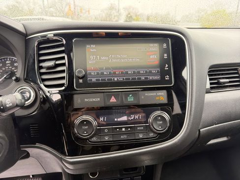 Used 2018 Mitsubishi Outlander LE FWD image 30