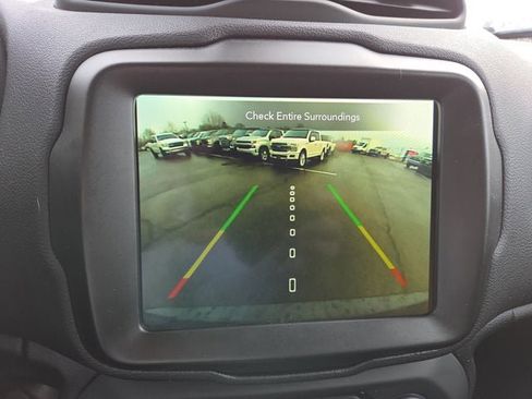 Used 2022 Jeep Renegade Latitude w/ Convenience Group image 19