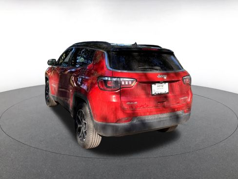 Used 2025 Jeep Compass Limited image 5