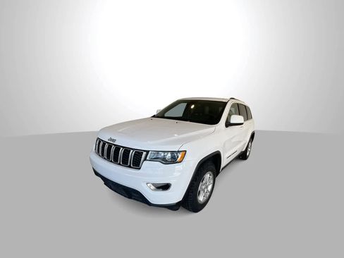 Used 2020 Jeep Grand Cherokee Laredo image 4