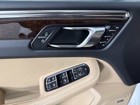 Certified 2026 Porsche Macan Turbo AWD/4WD image 34