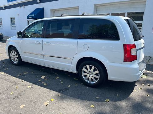 Used 2016 Chrysler Town & Country Touring FWD image 2