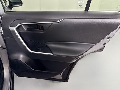 Used 2022 Toyota RAV4 LE image 27