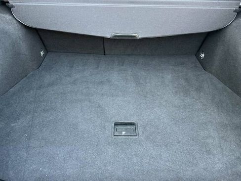 Used 2022 Toyota Prius LE image 12