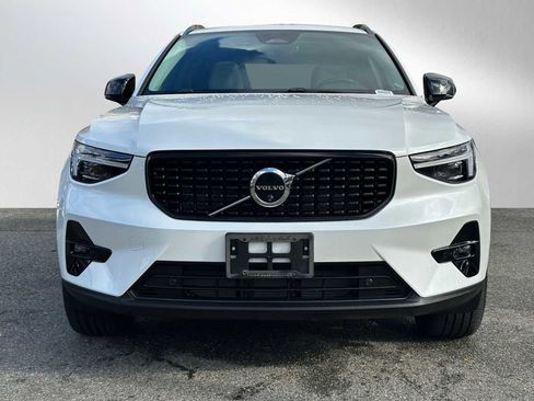 Used 2025 Volvo XC40 B5 Plus w/ Protection Package Premier image 8