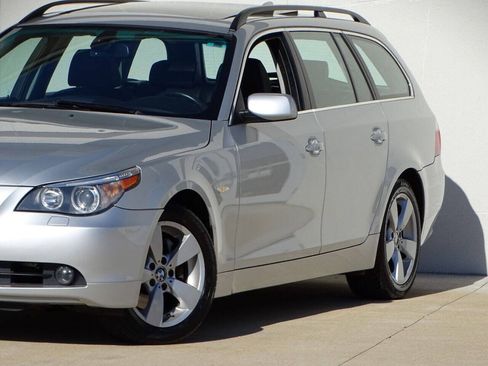 Used 2007 BMW 530xi Wagon AWD/4WD image 4