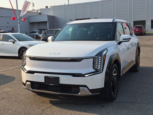 Used 2024 Kia EV9 Land AWD/4WD image 11