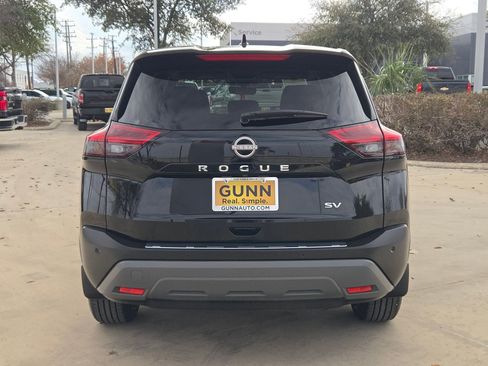 Used 2023 Nissan Rogue SV image 6