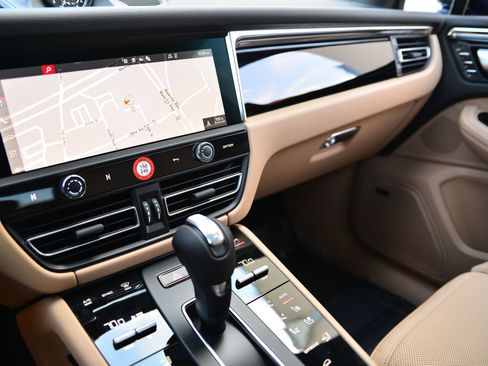 Used 2026 Porsche Macan image 28