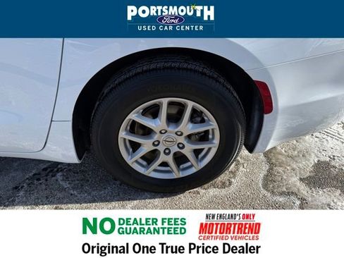 Used 2024 Chrysler Pacifica Touring-L image 26