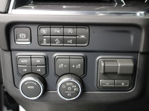 Used 2026 Chevrolet Suburban RST w/ Comfort Package AWD/4WD image 59