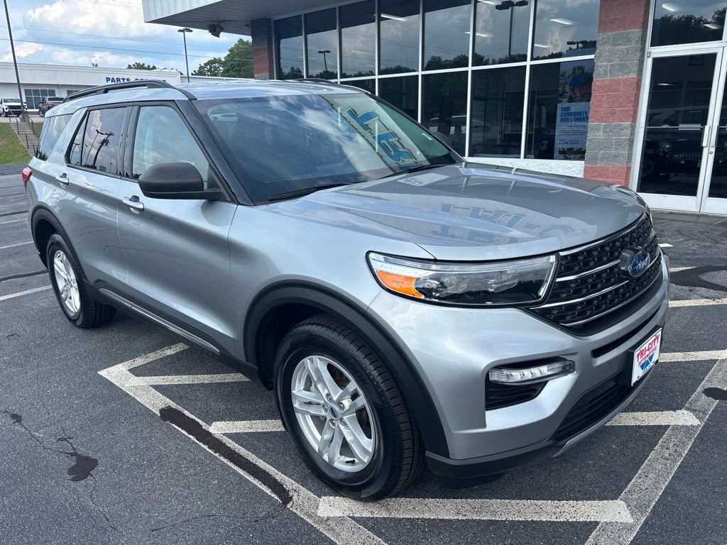 Used 2024 Ford Explorer XLT w/ Equipment Group 202A AWD/4WD image 2