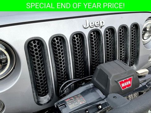 Used 2016 Jeep Wrangler Unlimited Rubicon w/ Connectivity Group image 29
