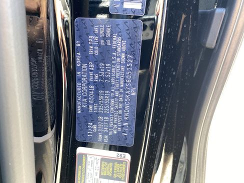 Used 2025 Kia Carnival EX FWD image 34