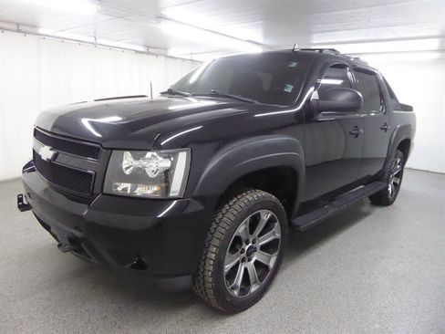 Used 2011 Chevrolet Avalanche LS AWD/4WD image 3