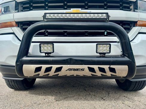 Used 2019 Chevrolet Silverado 1500 Custom w/ Custom Convenience Package AWD/4WD image 31