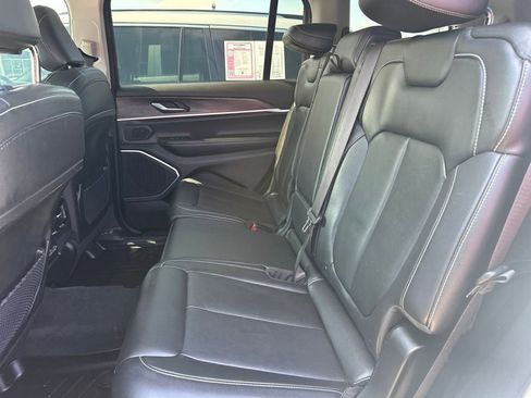 Used 2022 Jeep Grand Cherokee L Limited AWD/4WD image 11