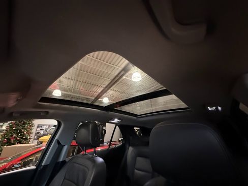 Used 2018 Chevrolet Equinox Premier image 19